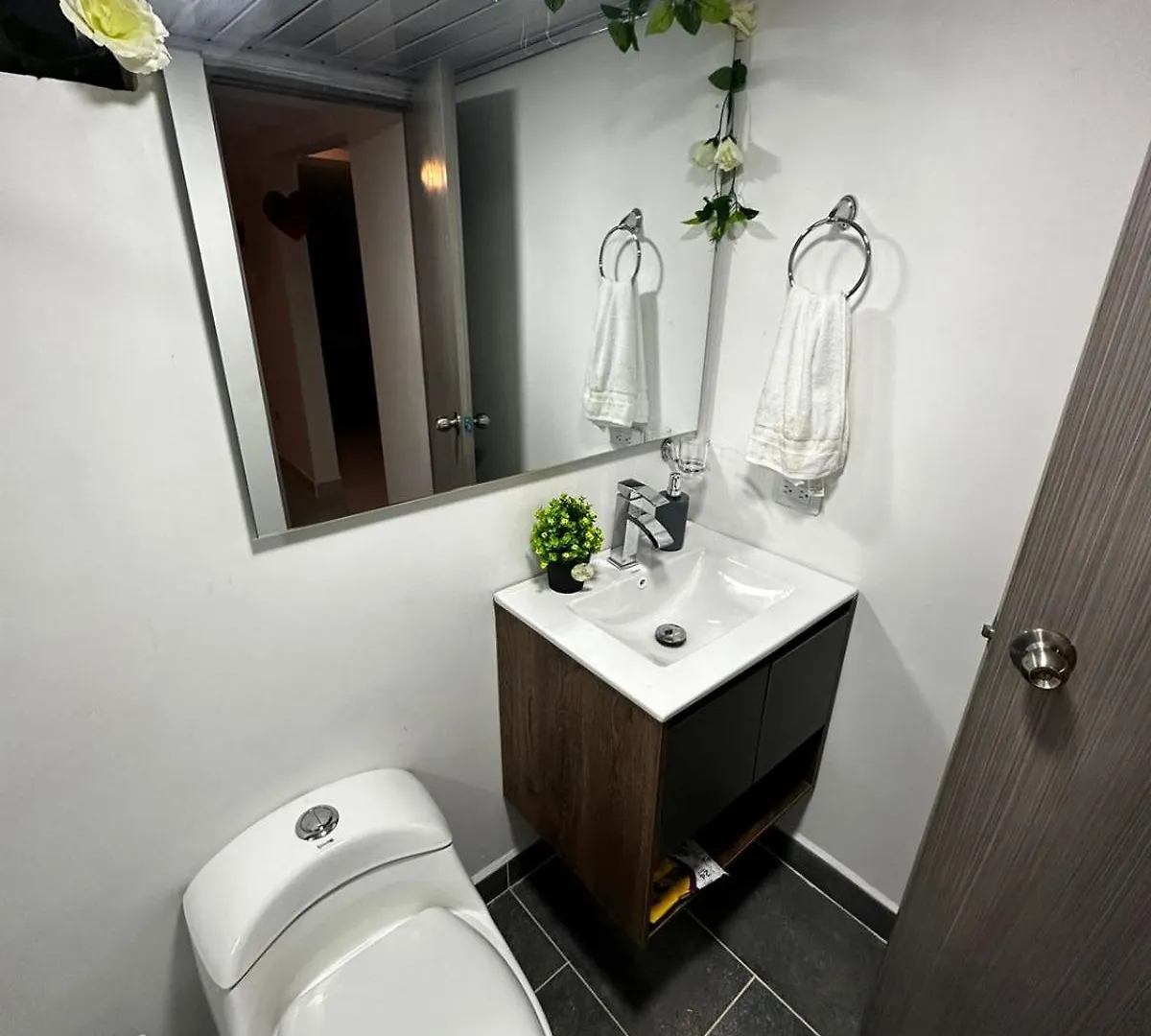 Paraiso Escondido Glamping Medellin 0*,  Colombia